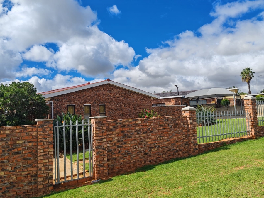 3 Bedroom Property for Sale in Azalea Park Eastern Cape